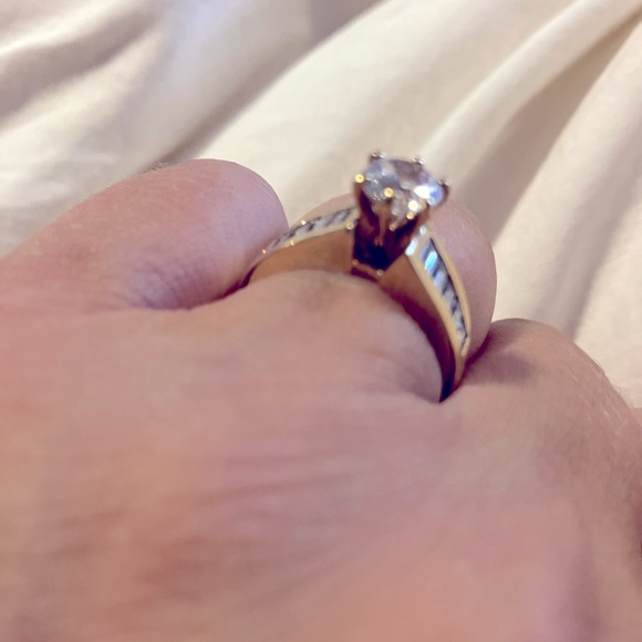 Sensational triple A quality cubic zirconia solitaire ring size 8 - Picture 5 of 6